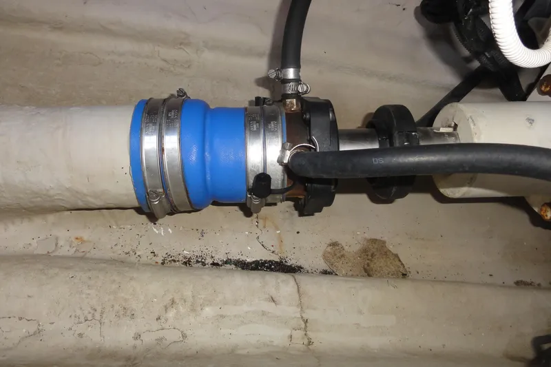  Yacht Photos Pics 2007 Sea Ray 36 Sedan Bridge engine compartment with hose and clamp connections.