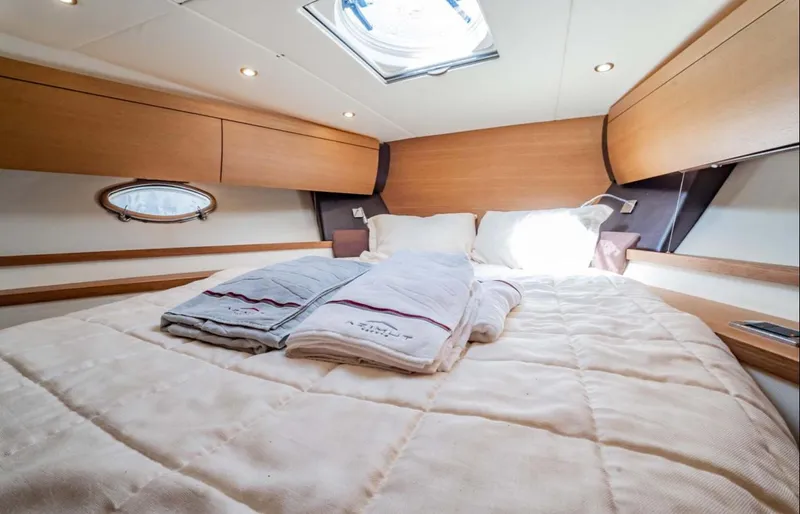 Parea Yacht Photos Pics Luxurious cabin interior of 2011 Azimut Atlantis 40 yacht with cozy bedding.