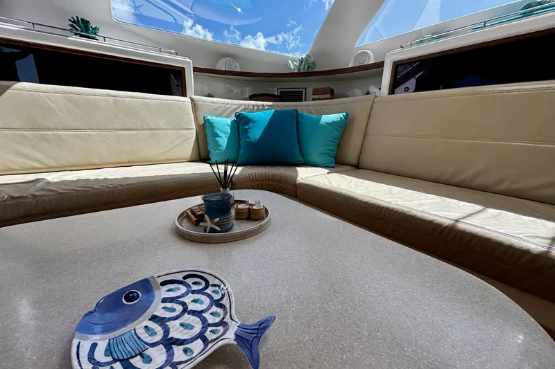 Windborne Yacht Photos Pics Saloon