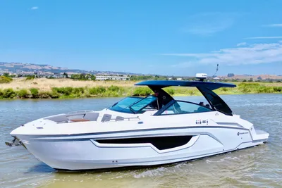Cruisers Yachts 34 GLS