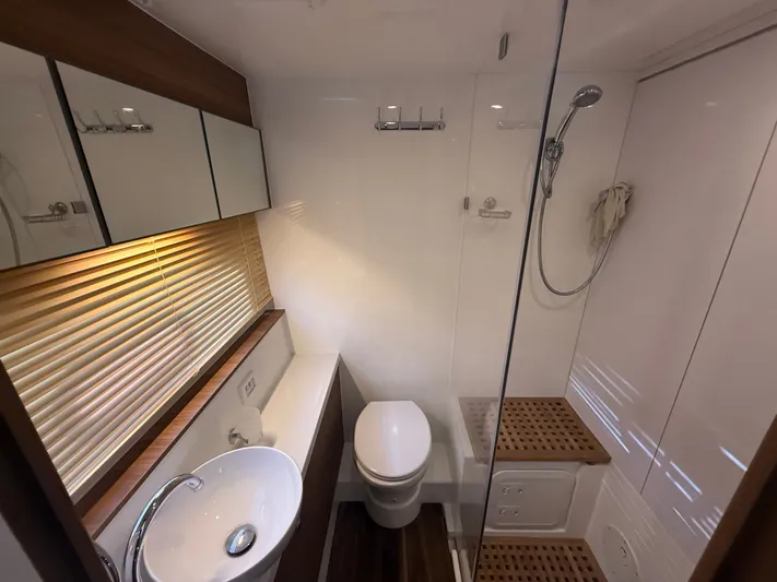  Yacht Photos Pics Luxurious bathroom on the 2024 Aquila 44 Yacht.