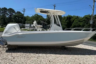 Boston Whaler 220 Dauntless