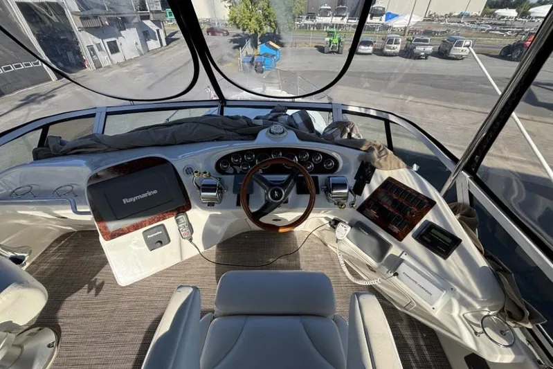 Gazoo Yacht Photos Pics Cockpit view of 2001 Sea Ray 400 Sedan Bridge with steering wheel and navigation equipment.