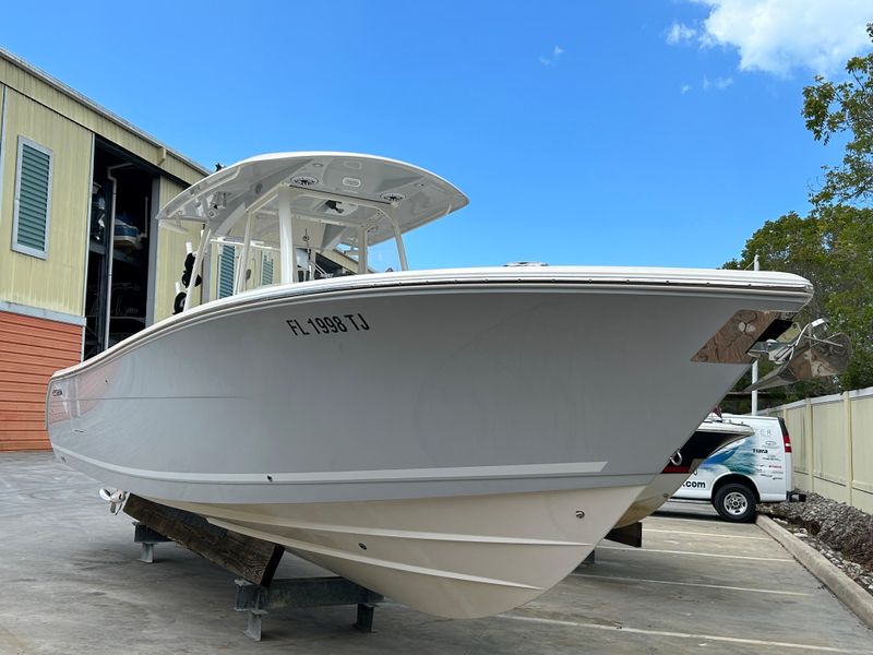 2022 Cobia 320 CC