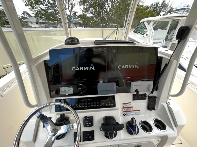 2022 Cobia 320 CC
