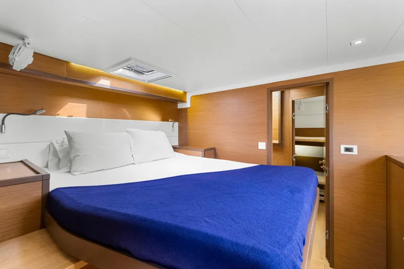 Happy Ours Yacht Photos Pics 