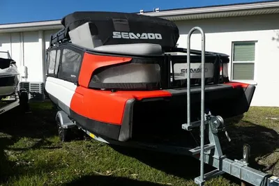 Sea-Doo Switch® Cruise 18-230 hp