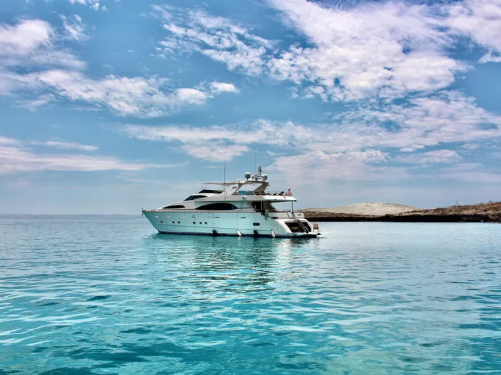 Gari Yacht Photos Pics 