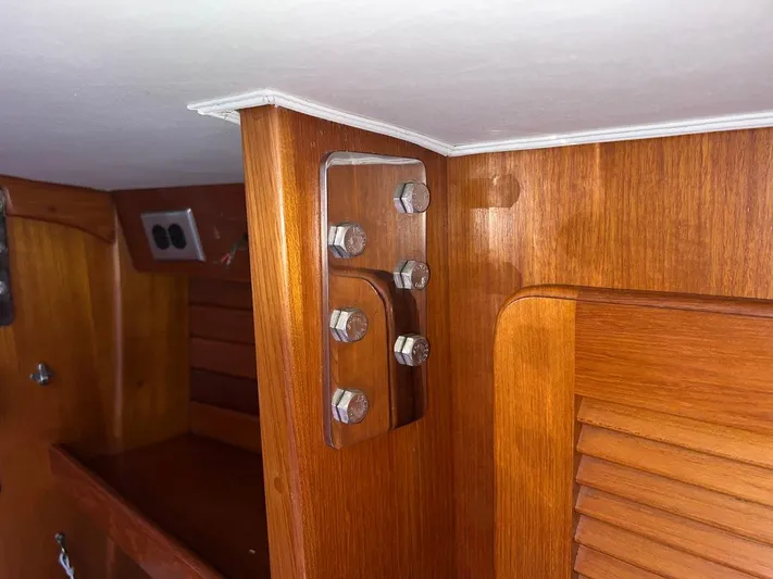 Via Yacht Photos Pics Interior of 2004 Caliber 40 LRC SE yacht with wooden paneling and metal fittings.