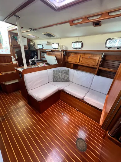 Via Yacht Photos Pics Interior of 2004 Caliber 40 LRC SE yacht with wooden flooring and cozy seating area.