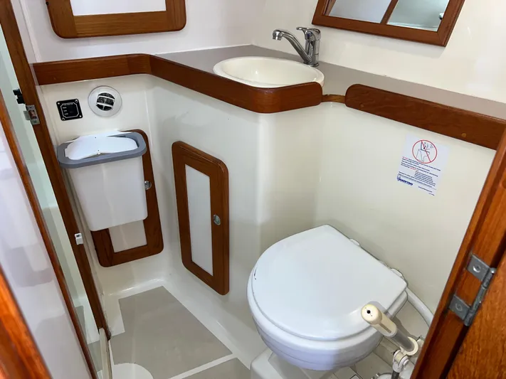 Via Yacht Photos Pics Compact bathroom in 2004 Caliber 40 LRC SE yacht with sink and toilet.