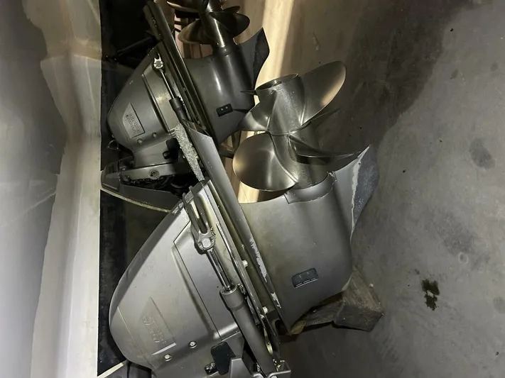  Yacht Photos Pics 2008 Four Winns V358 boat propellers in a storage area.