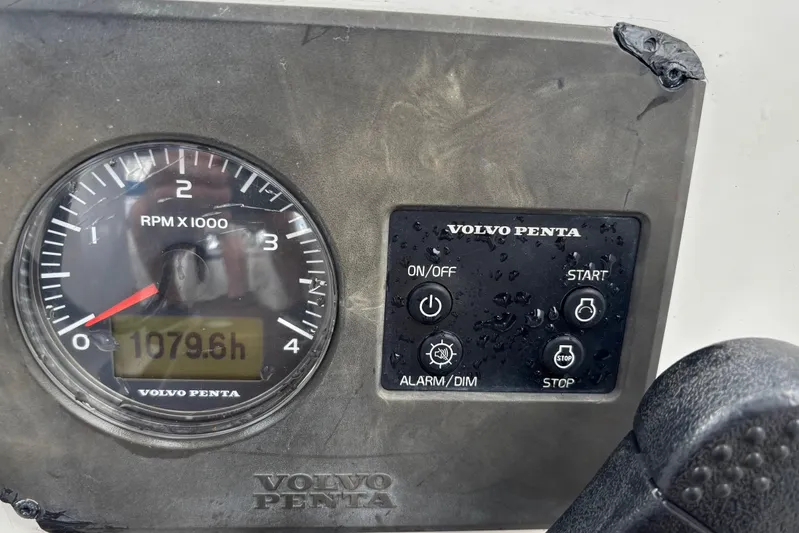 Respite Yacht Photos Pics Volvo Penta control panel on 2014 Hanse 345 sailboat, showing 1079.6 engine hours.