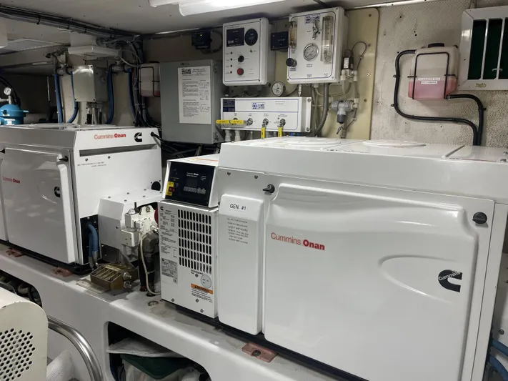 Spirit Of Zopilote Yacht Photos Pics Twin Onan Generators