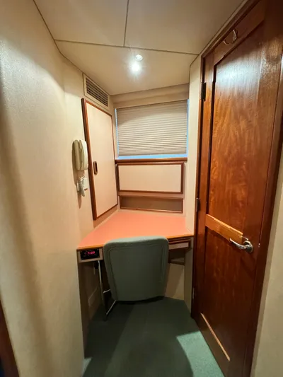 Spirit Of Zopilote Yacht Photos Pics Master/Crew Cabin Desk