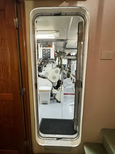 Spirit Of Zopilote Yacht Photos Pics Entry to E/R