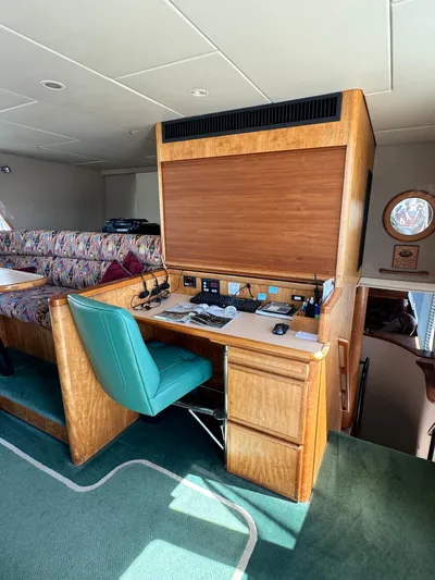 Spirit Of Zopilote Yacht Photos Pics Wheelhouse Nav Table