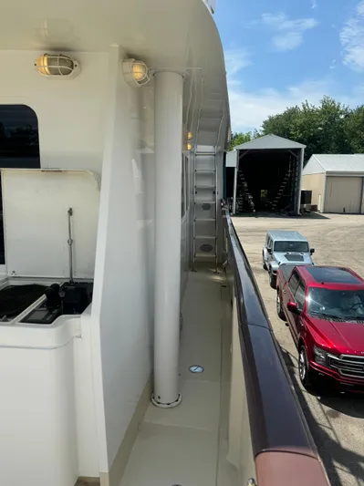 Spirit Of Zopilote Yacht Photos Pics Starboard Walkway