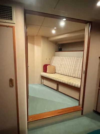 Spirit Of Zopilote Yacht Photos Pics Master Cabin Settee