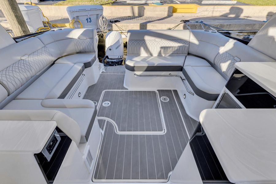 2023 Sea Ray 370 Sundancer