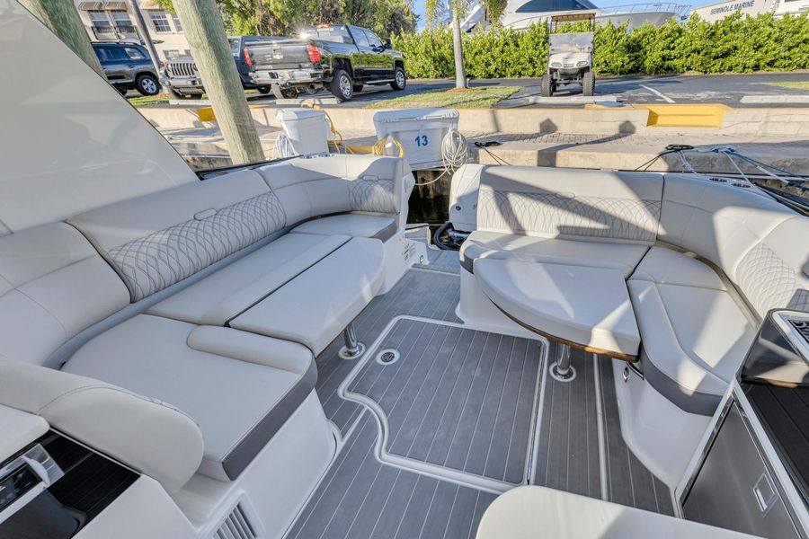 2023 Sea Ray 370 Sundancer