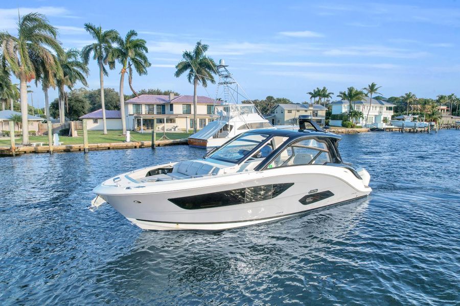 2023 Sea Ray 370 Sundancer