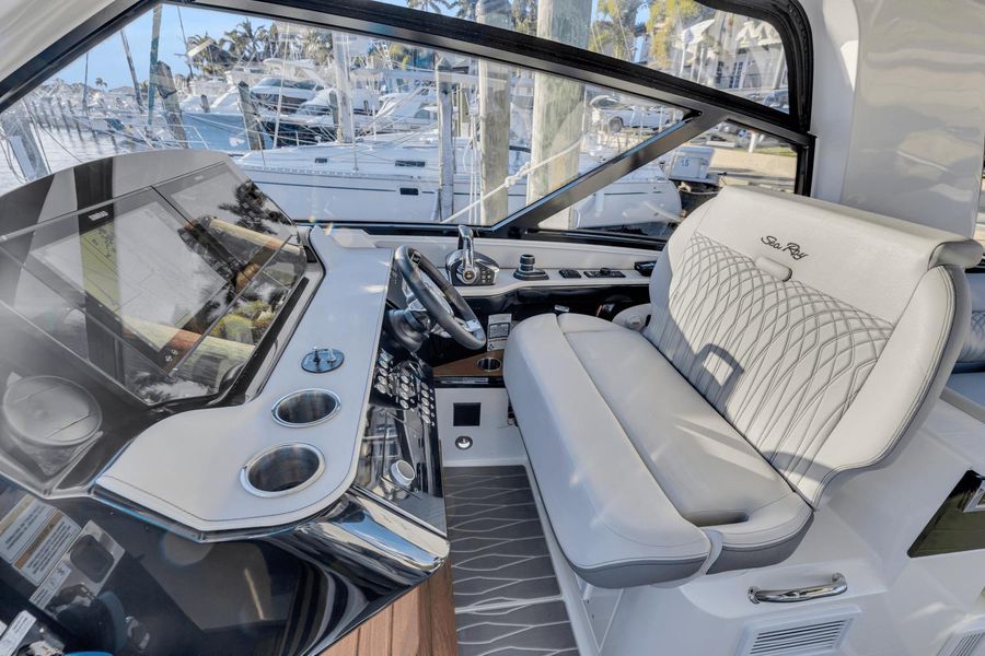 2023 Sea Ray 370 Sundancer