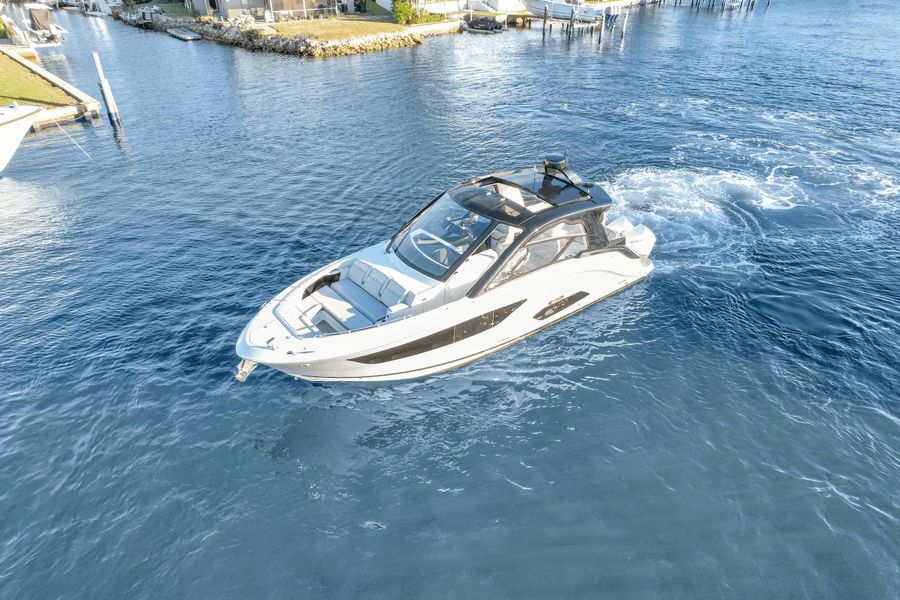 2023 Sea Ray 370 Sundancer