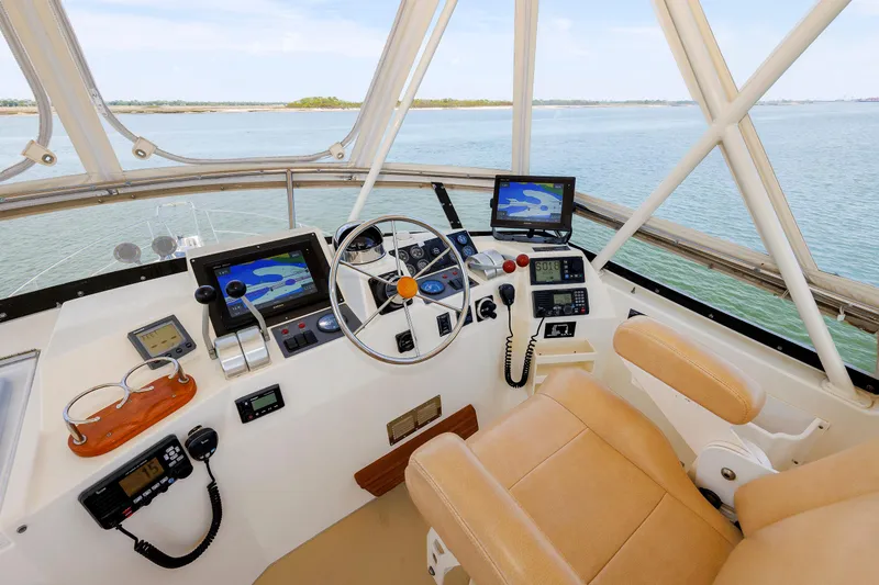 Lupo Di Mare Yacht Photos Pics Flybridge - Helm