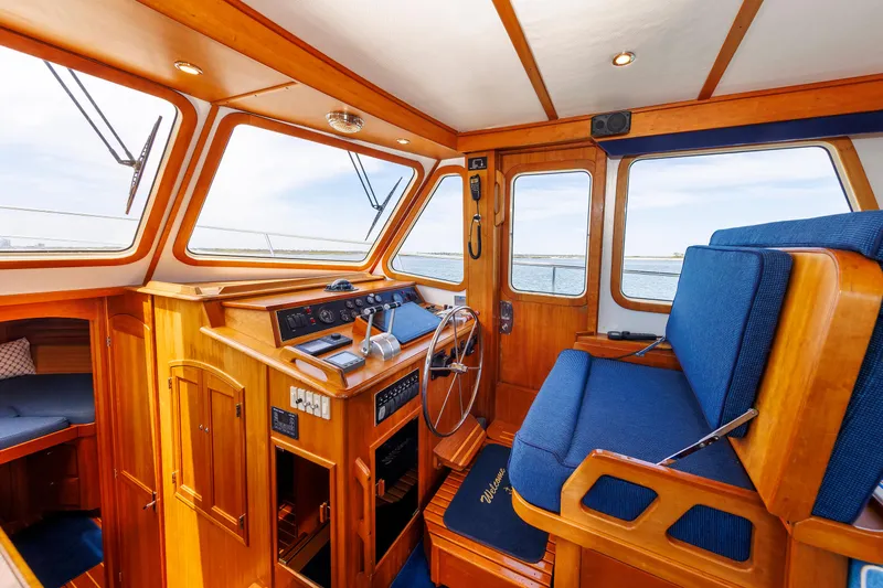 Lupo Di Mare Yacht Photos Pics Lower Helm