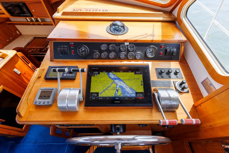 Lupo Di Mare Yacht Photos Pics Lower Helm