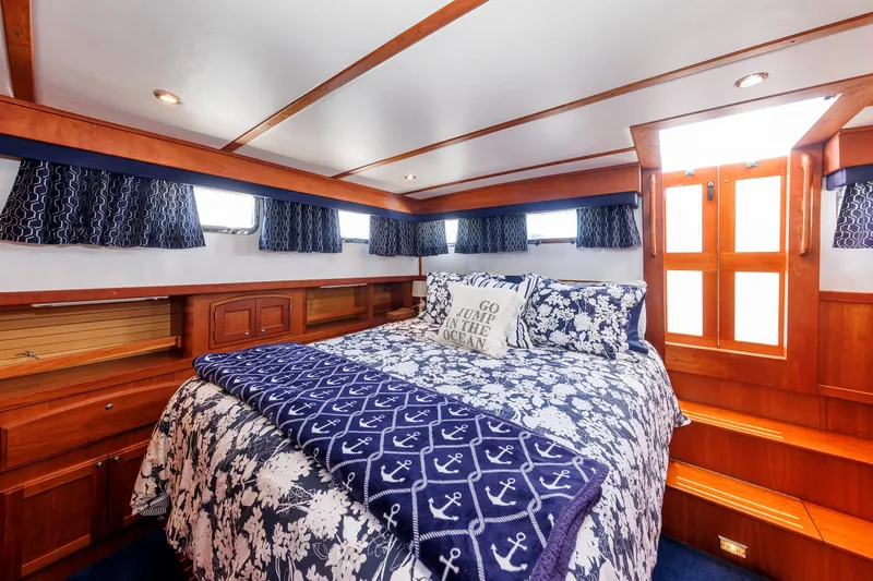 Lupo Di Mare Yacht Photos Pics Primary Cabin