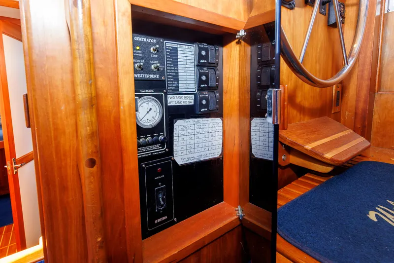 Lupo Di Mare Yacht Photos Pics Tank Monitors