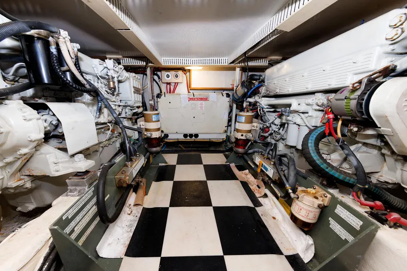 Lupo Di Mare Yacht Photos Pics Engine Room