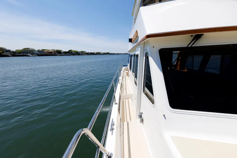 Lupo Di Mare Yacht Photos Pics Sidedeck - Starboard