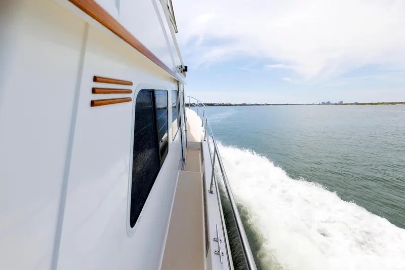 Lupo Di Mare Yacht Photos Pics Sidedeck - Starboard