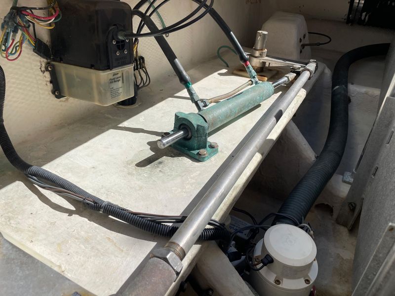 2004 Luhrs 36 Open