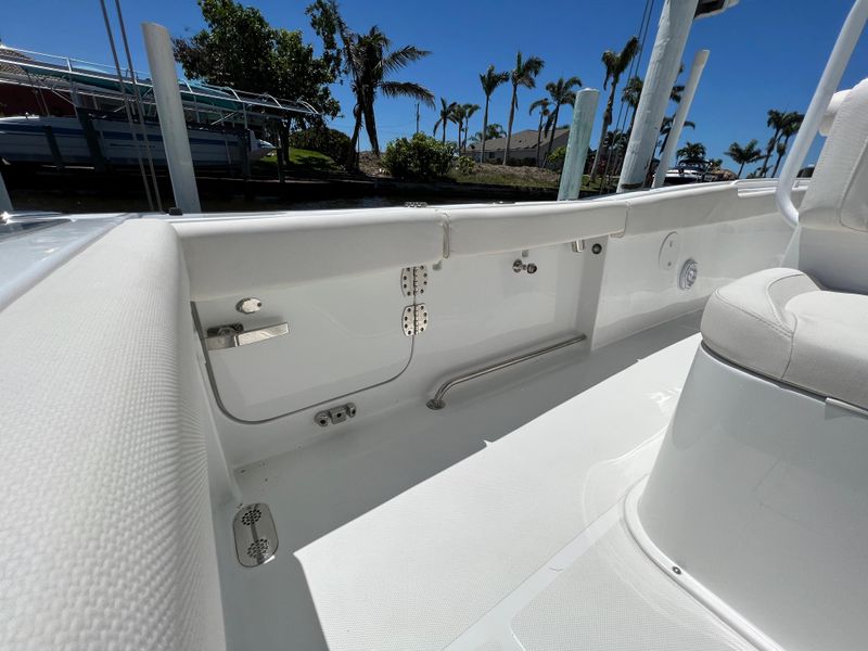 2022 Sea Hunt Gamefish 27 FS