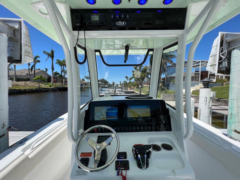 2022 Sea Hunt Gamefish 27 FS