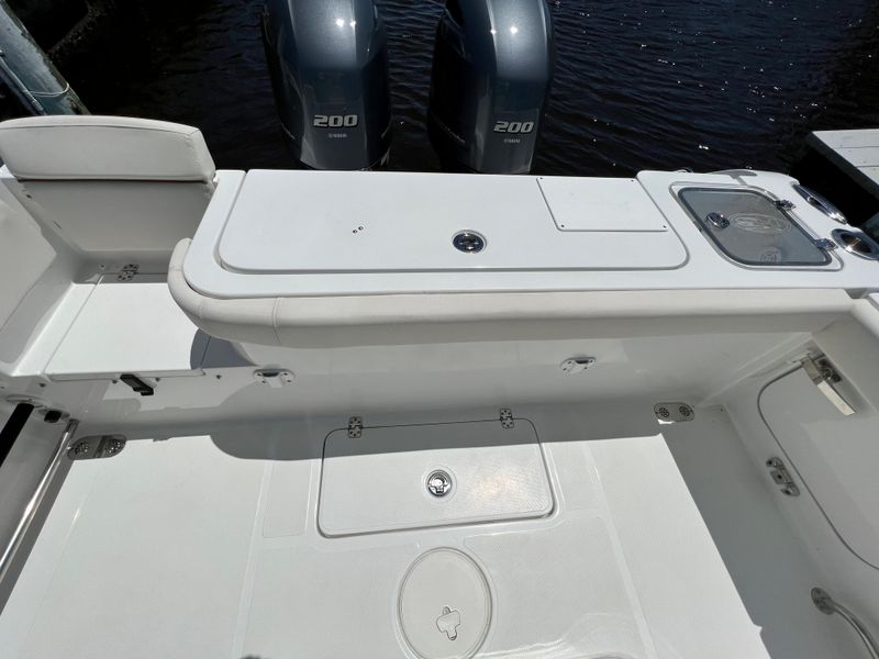 2022 Sea Hunt Gamefish 27 FS