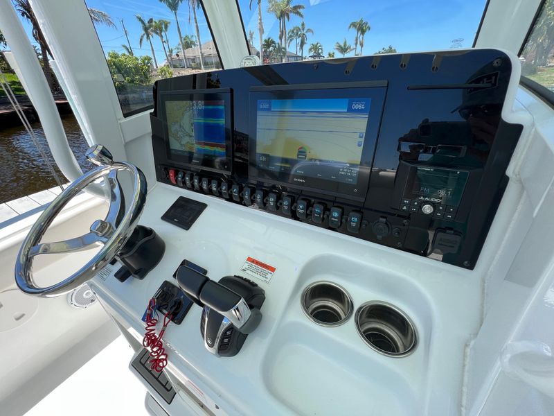 2022 Sea Hunt Gamefish 27 FS