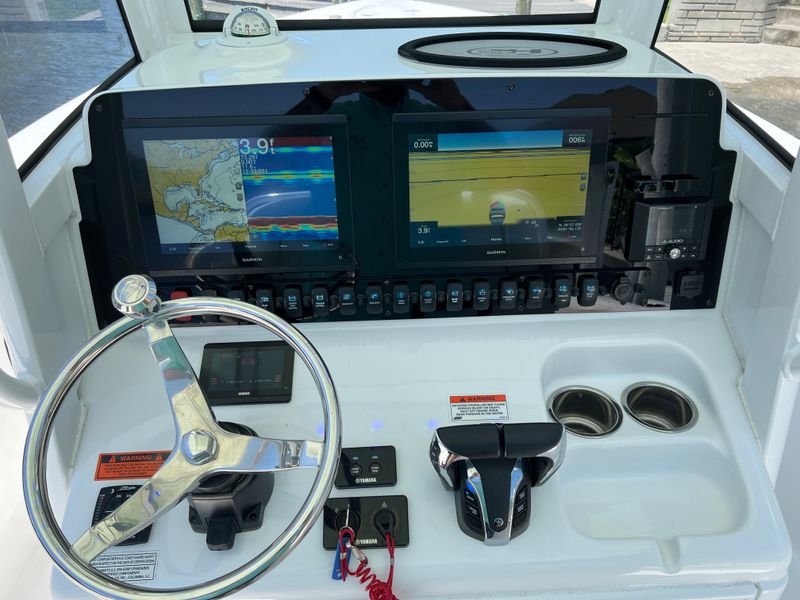 2022 Sea Hunt Gamefish 27 FS