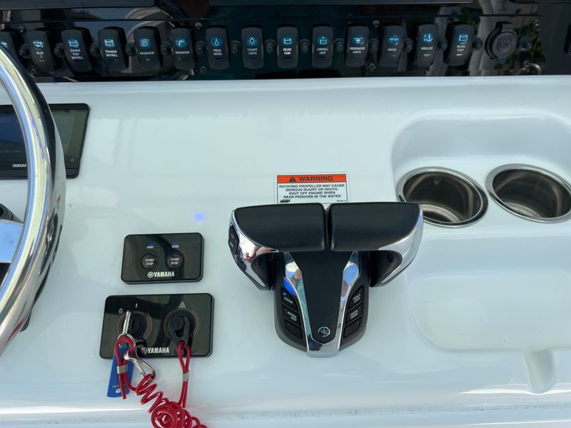2022 Sea Hunt Gamefish 27 FS