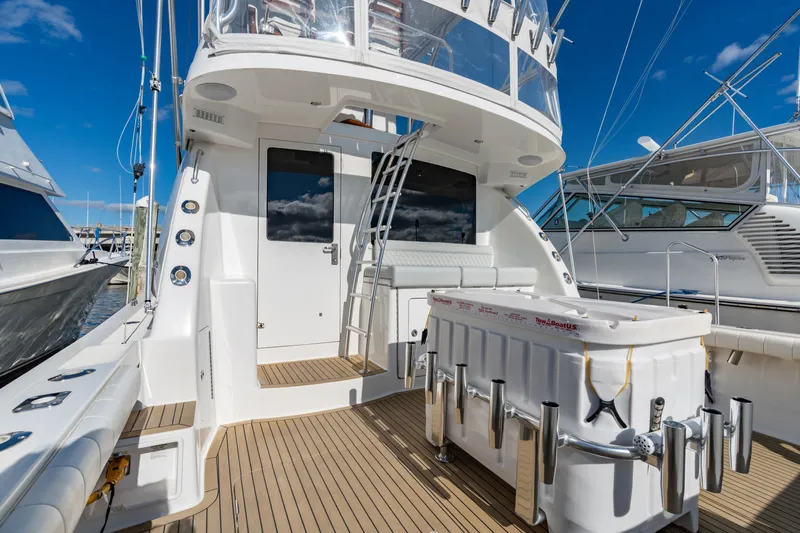 Sligo Yacht Photos Pics 2023 Henriques 42 Convertible yacht deck with fishing equipment and ladder.