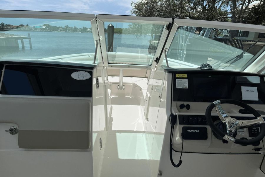 2021 Boston Whaler 280 Vantage