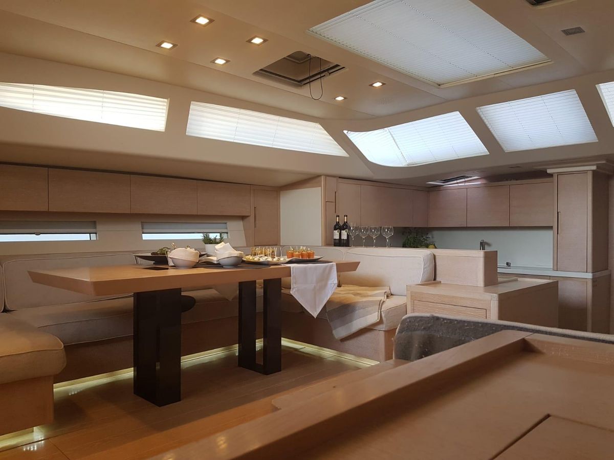 2010 Advanced Yachts 67 