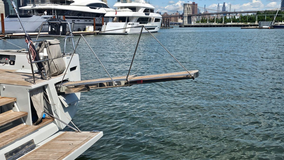 2010 Advanced Yachts 67 