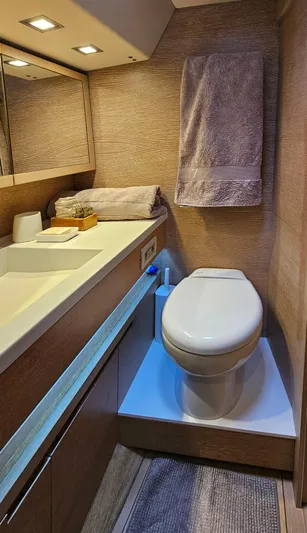 One Shot Of Cowes Yacht Photos Pics Aft stb guest head