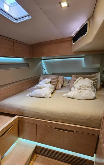 One Shot Of Cowes Yacht Photos Pics Aft Stb Guest Cabin