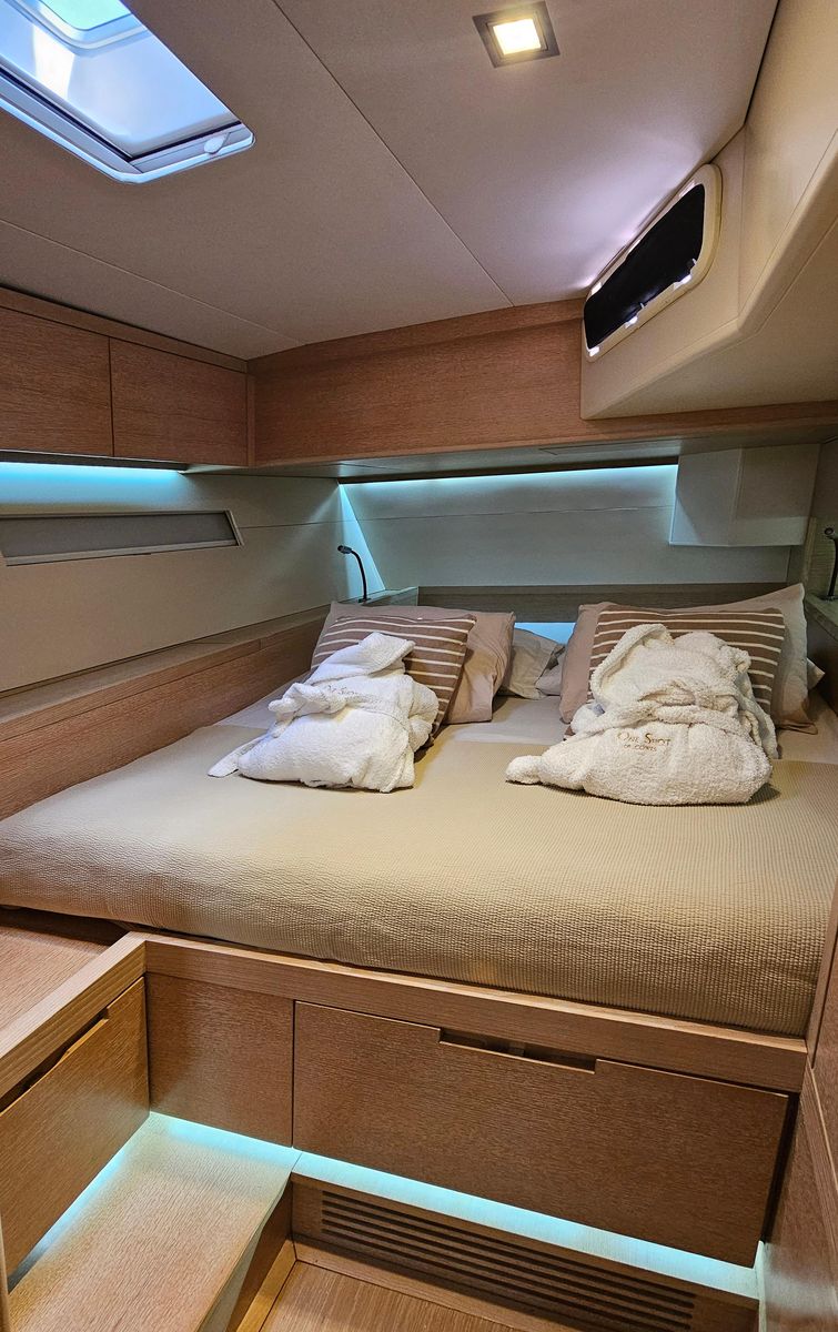 2010 Advanced Yachts 67 